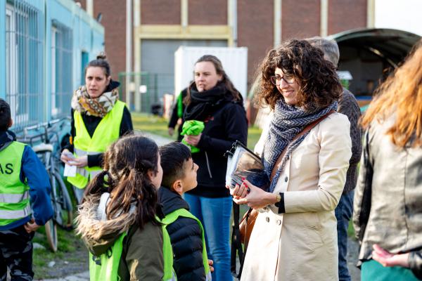 Schepen Jinnih Beels introduceert verkeersspel bij Kras Dam