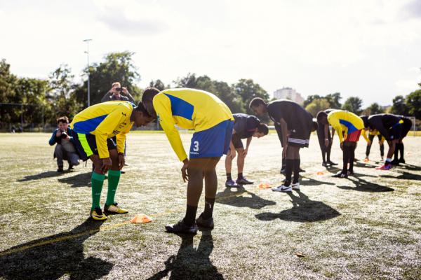 Jonge nieuwkomers leren Nederlands in het Sport & Taal-project