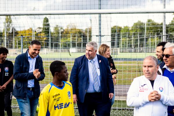 Jonge nieuwkomers leren Nederlands in het Sport & Taal-project