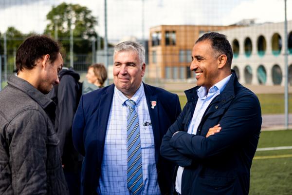 Jonge nieuwkomers leren Nederlands in het Sport & Taal-project