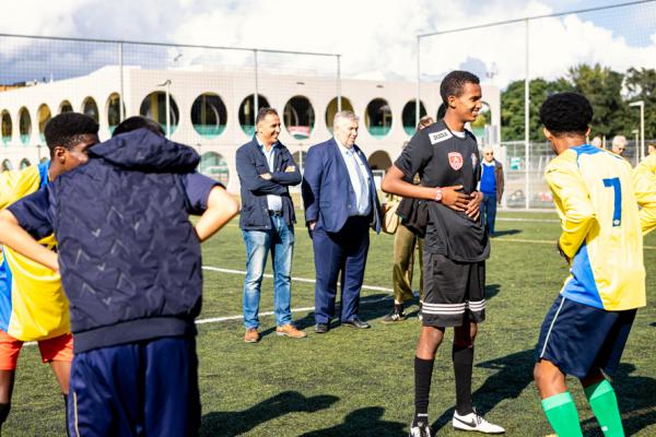 Jonge nieuwkomers leren Nederlands in het Sport & Taal-project