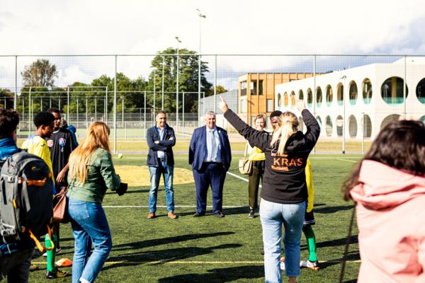 Jonge nieuwkomers leren Nederlands in het Sport & Taal-project