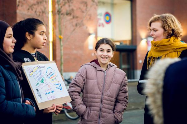 Kielse meisjes brengen de noden van hun wijk in kaart